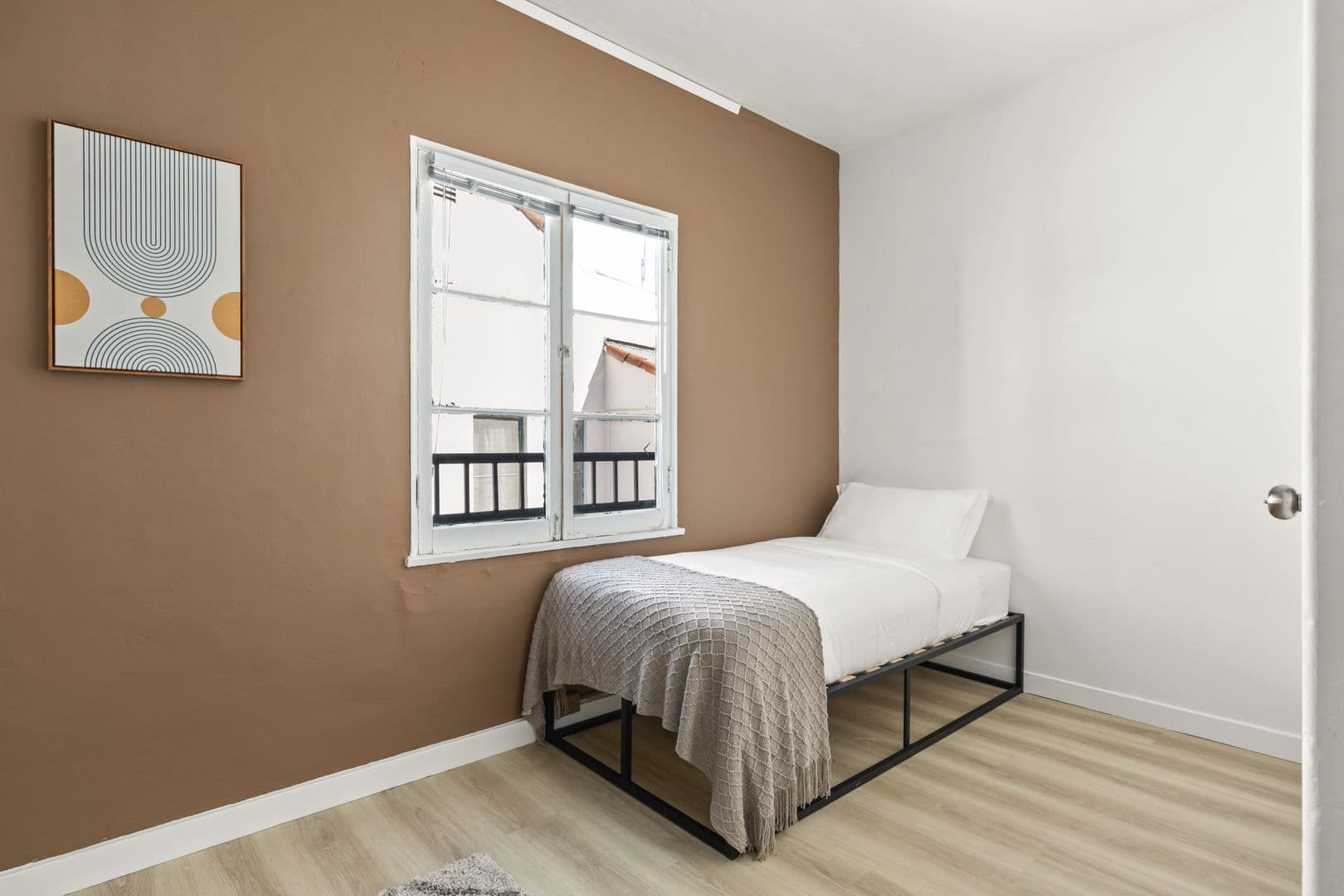 Los Angeles Apartment: 840 Hilgard Ave