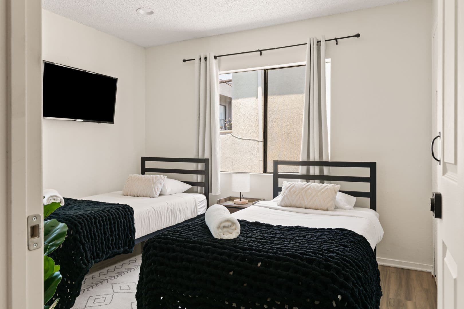 Los Angeles Apartment: 1823 Pelham 8