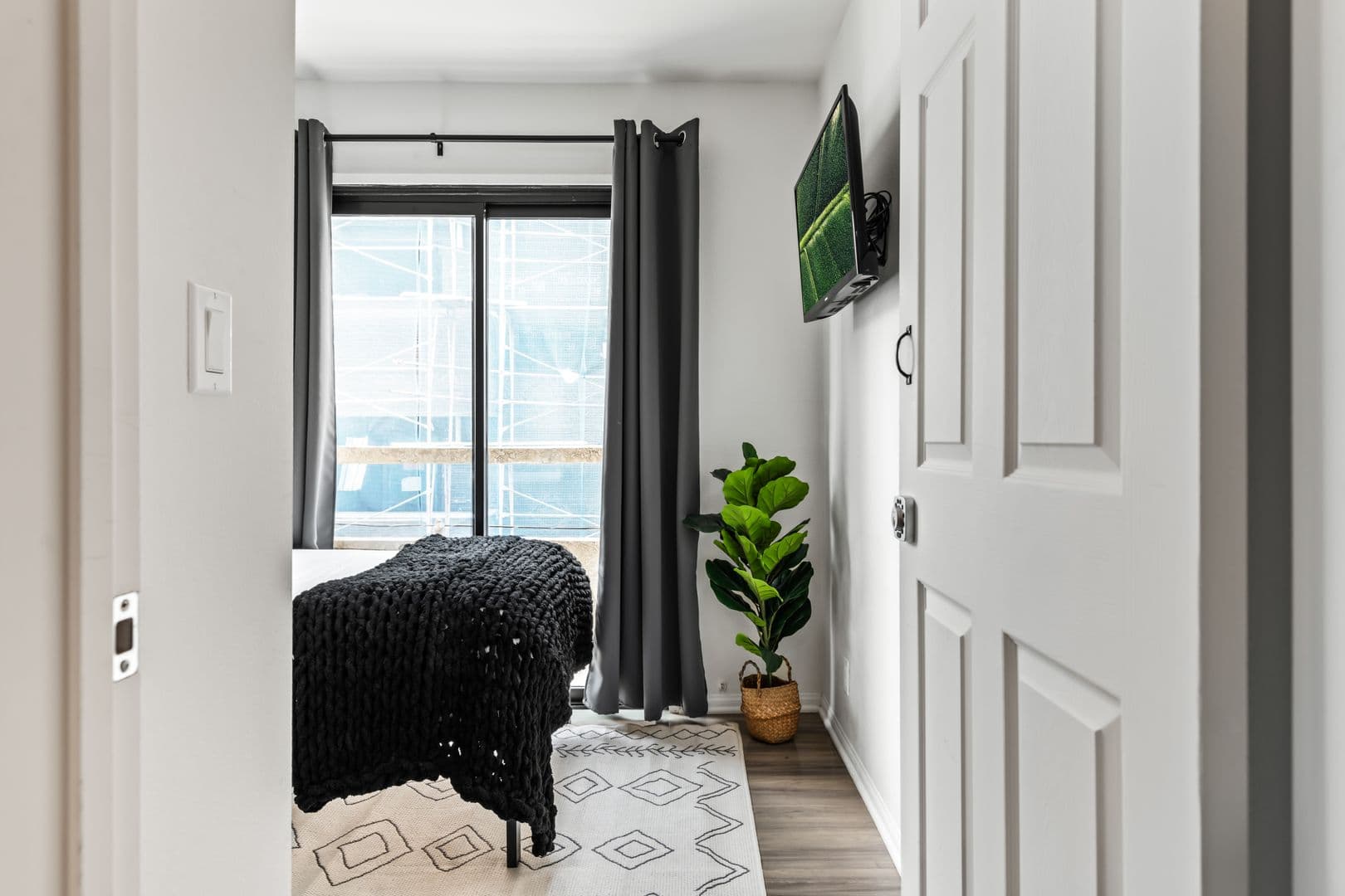 Los Angeles Apartment: 1823 Pelham 8