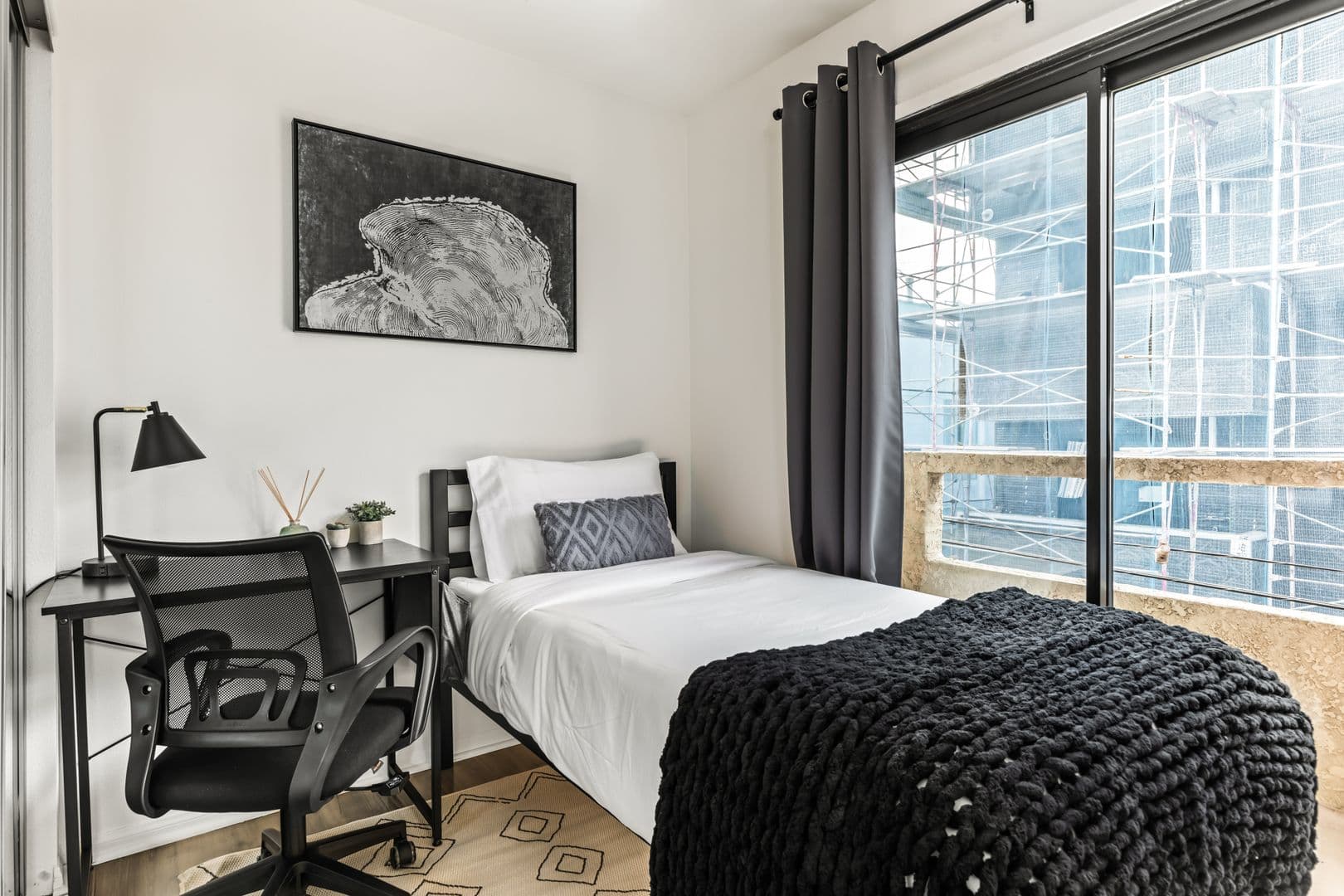 Los Angeles Apartment: 1823 Pelham 8