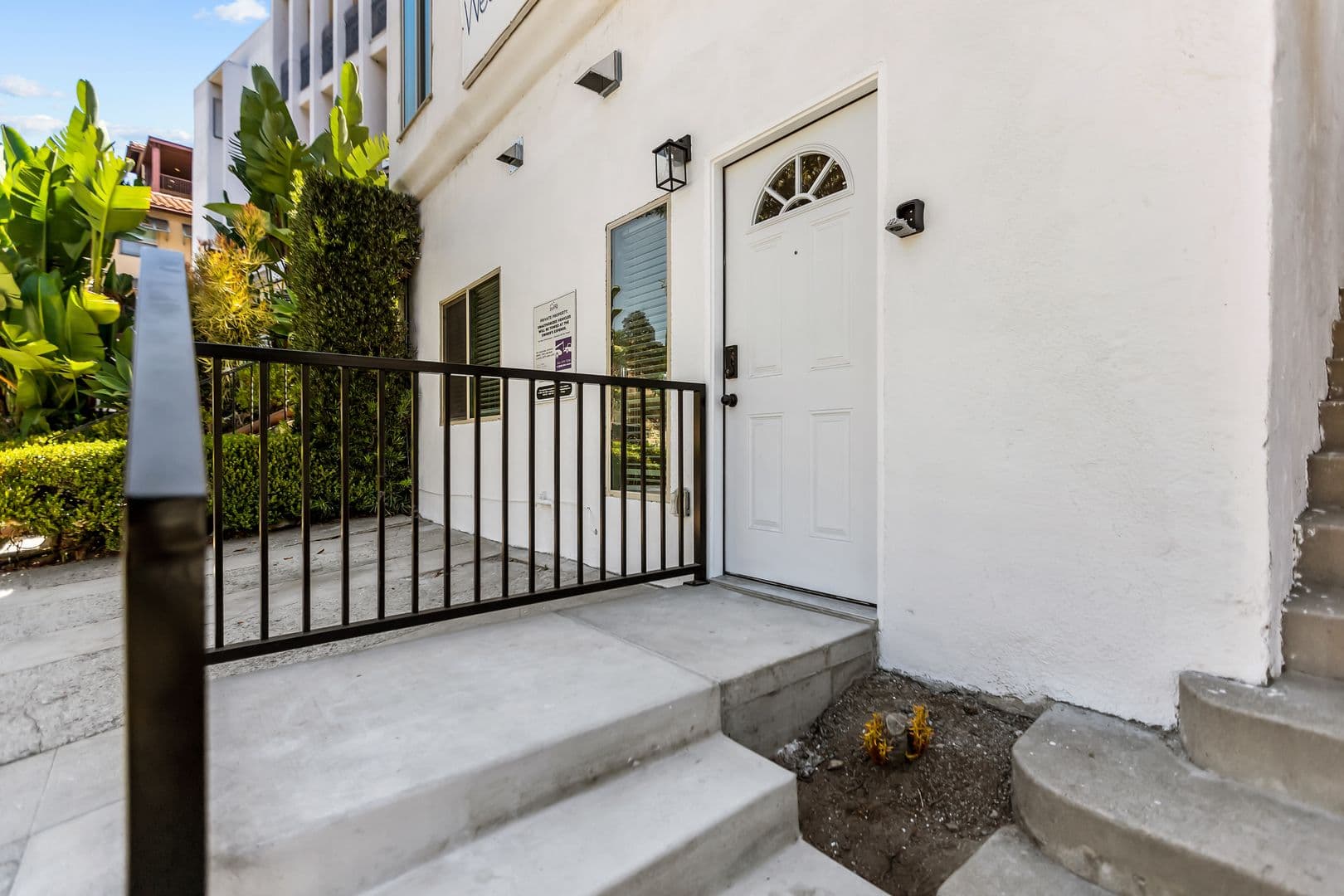 Los Angeles Apartment: 838 Hilgard Ave