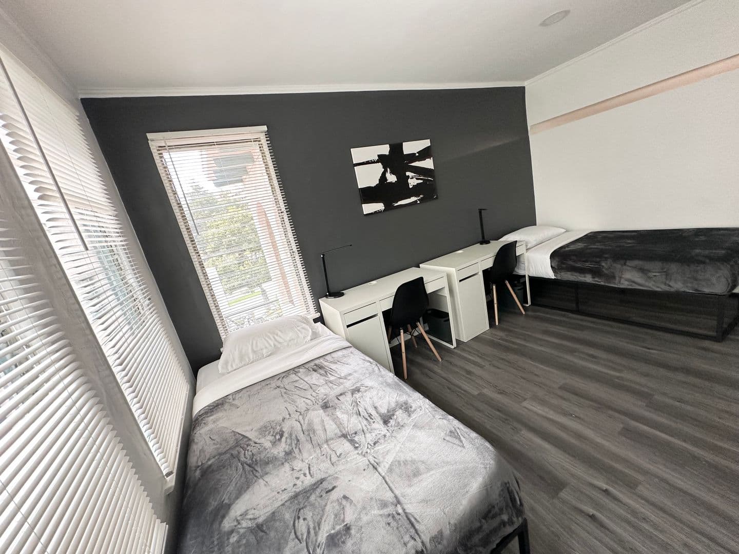 Los Angeles Apartment: 832 Hilgard Ave