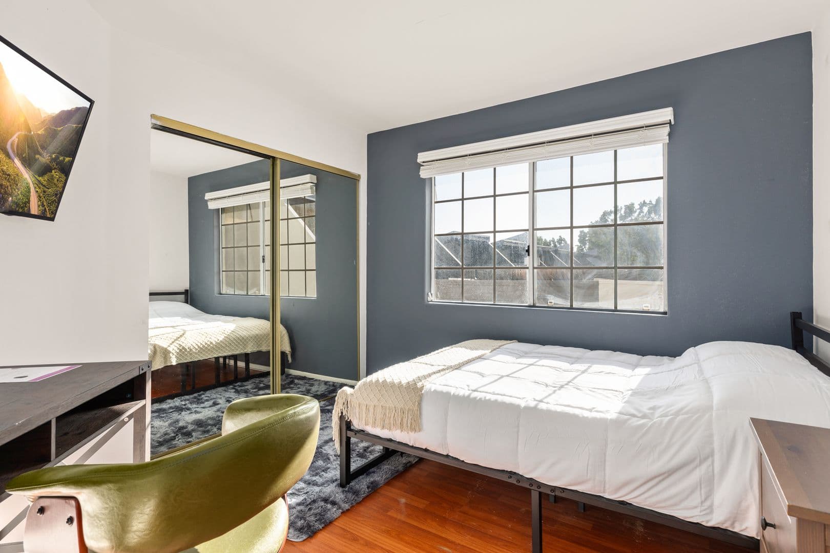 Los Angeles Apartment: 10777 Ashton