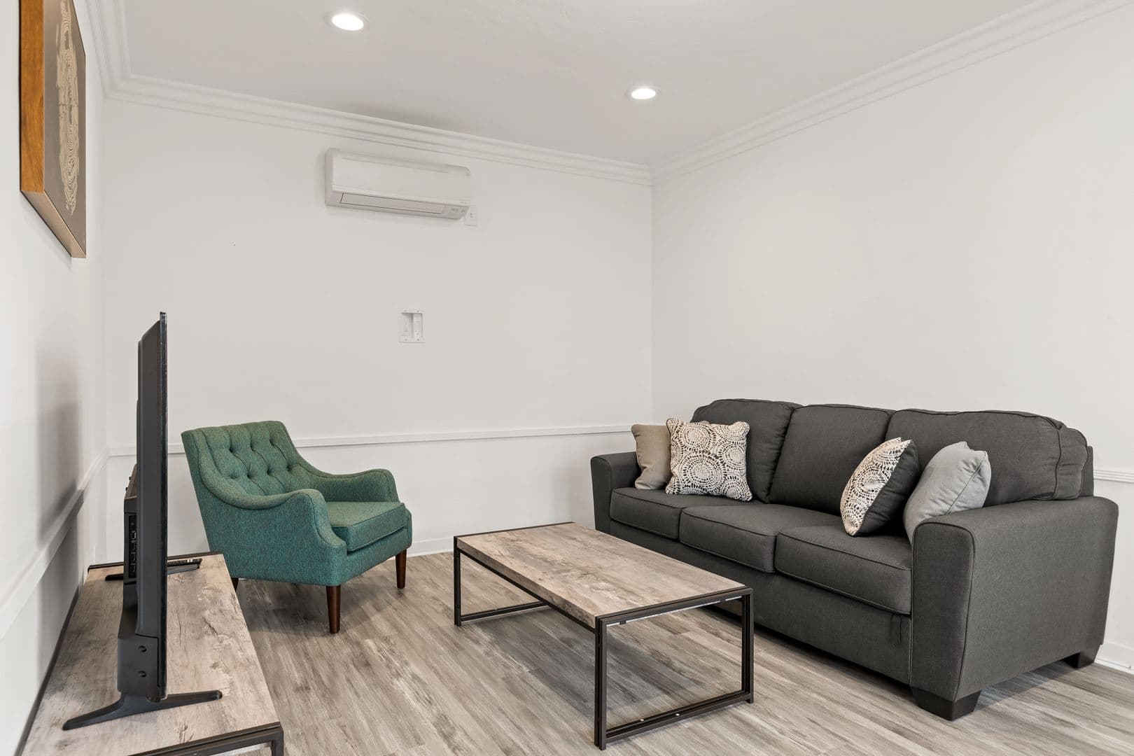 Los Angeles Apartment: 1740 Kelton Ave, Los Angeles, CA 90024