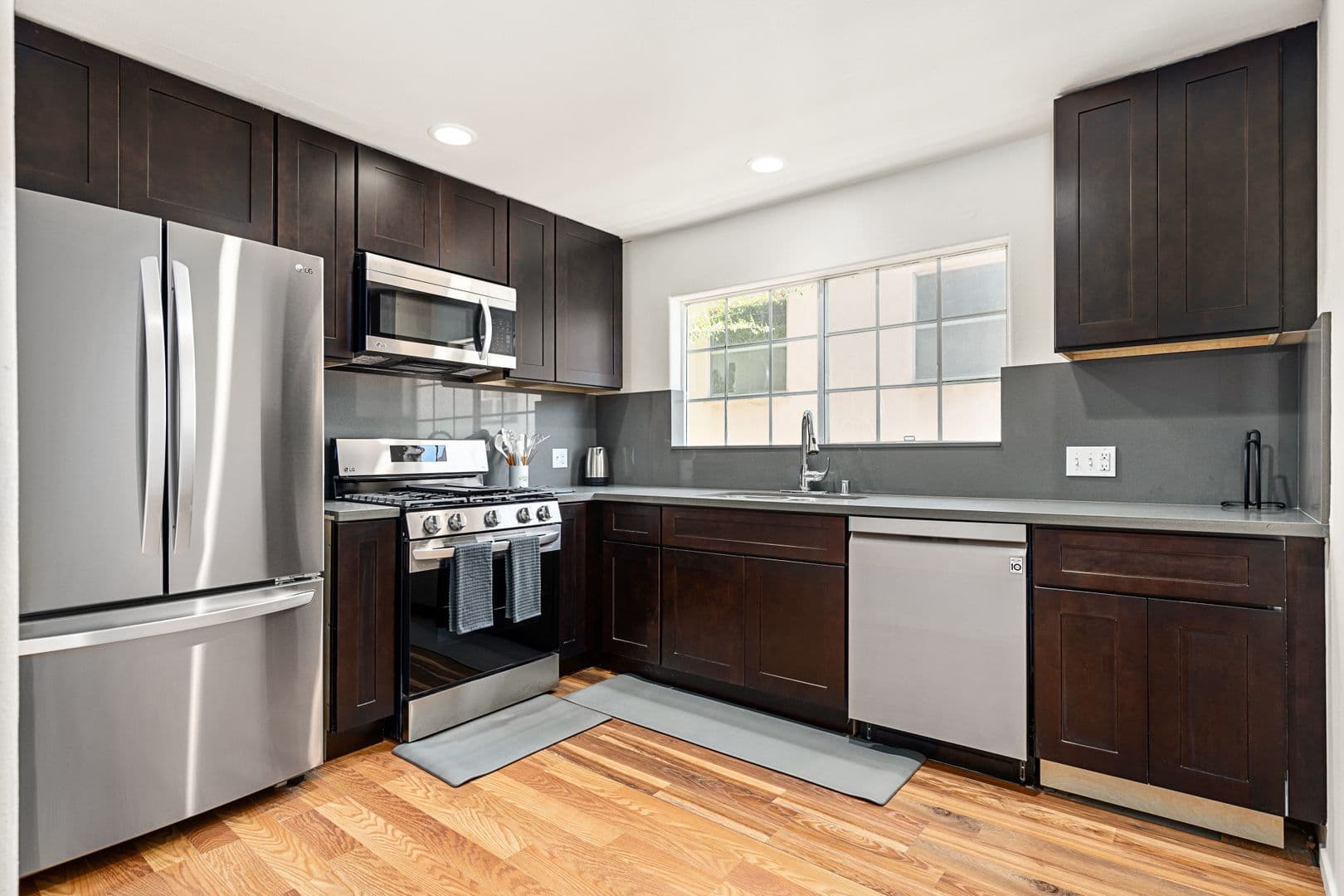 Los Angeles Apartment: 10777 Ashton