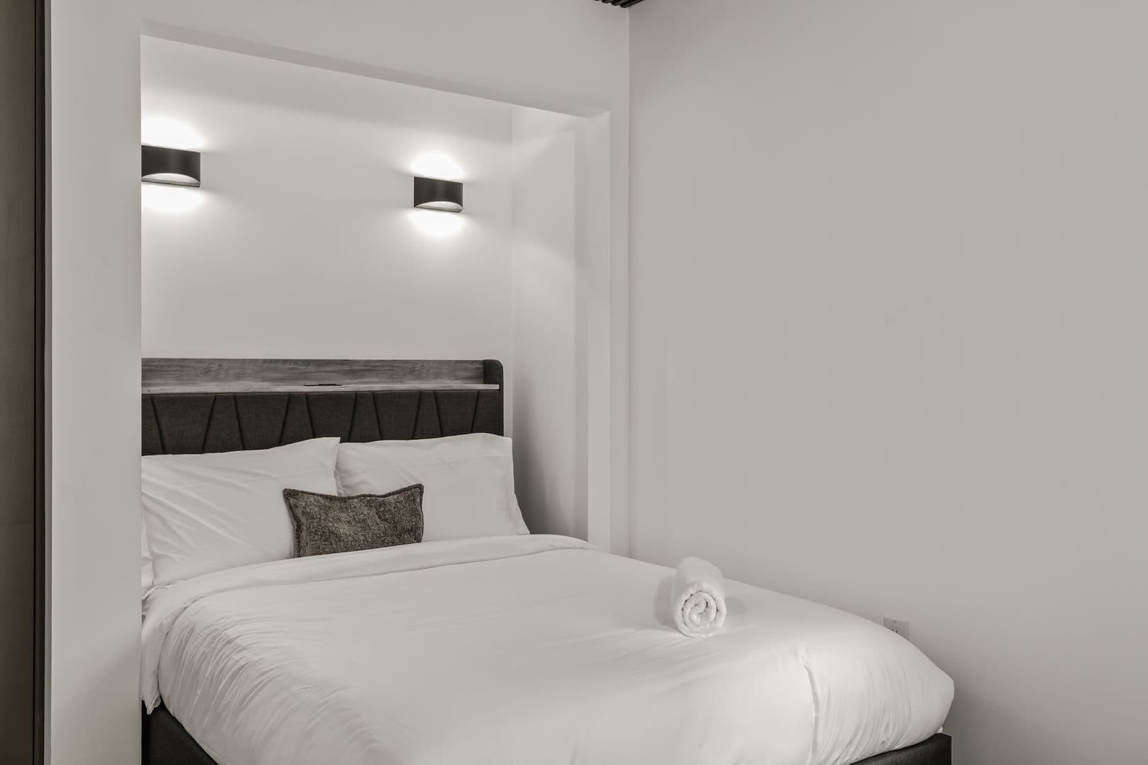 Los Angeles Apartment: 842 Hilgard Ave