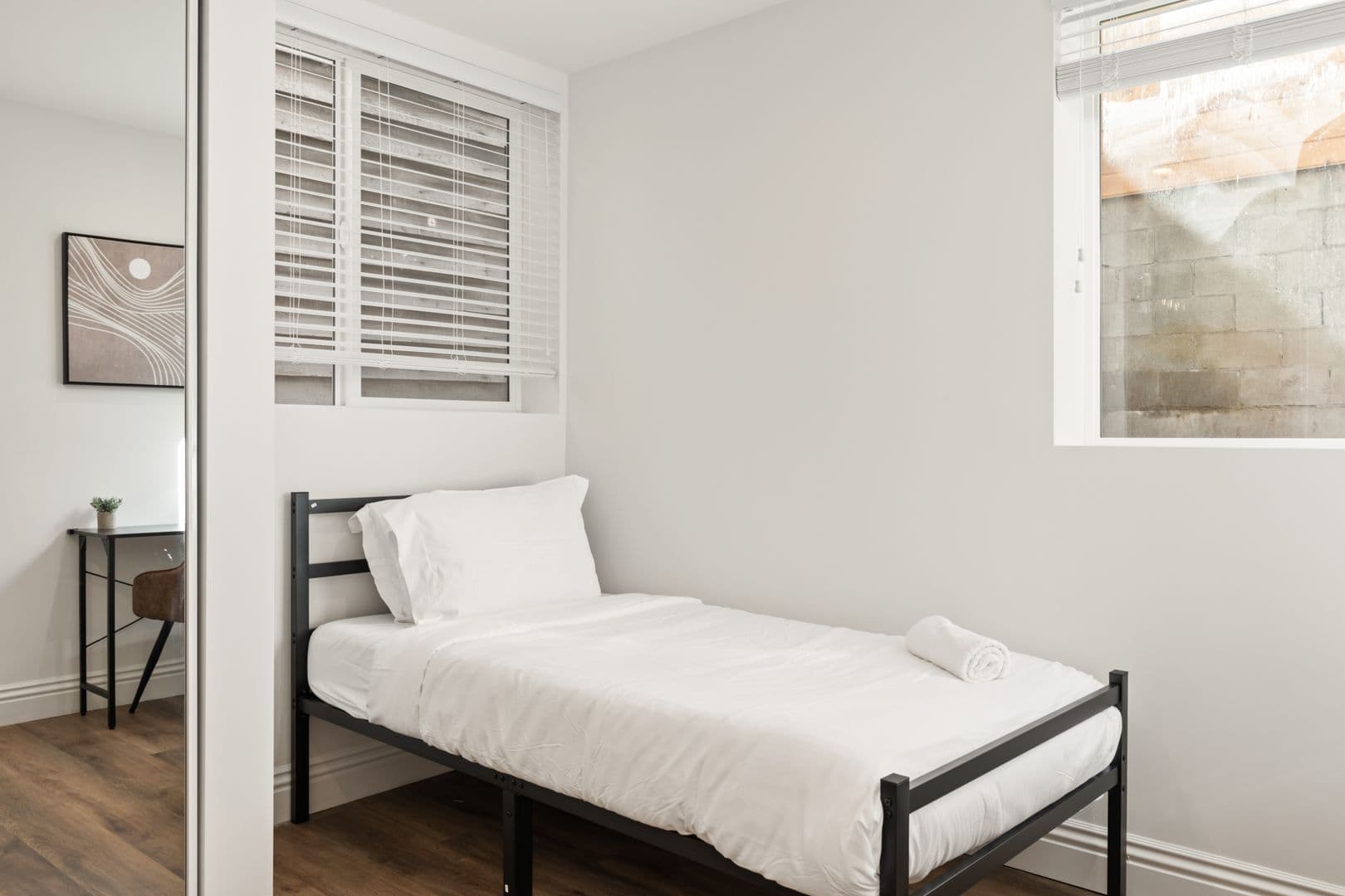 Los Angeles Apartment: 1711 Kelton Ave
