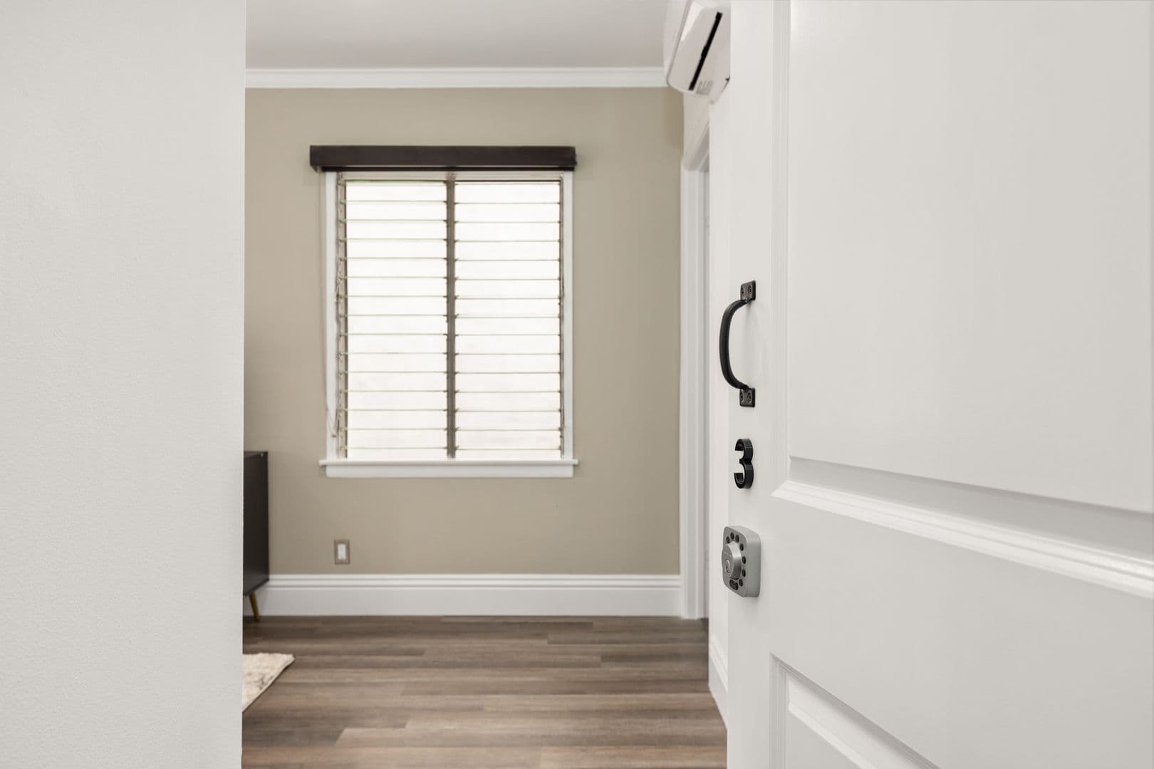 Los Angeles Apartment: 1515 Selby Ave