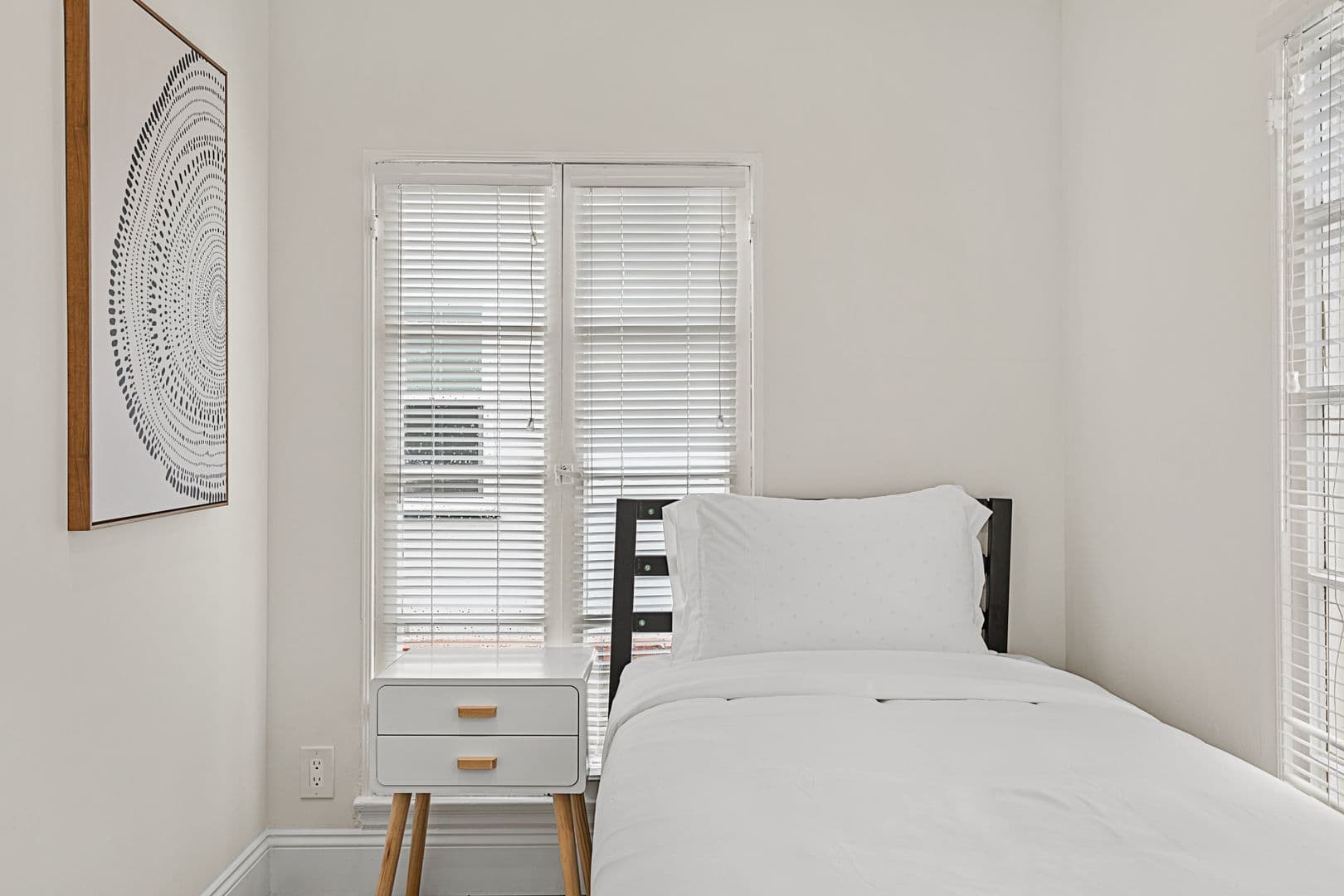 Los Angeles Apartment: 1738 S Kelton Ave.