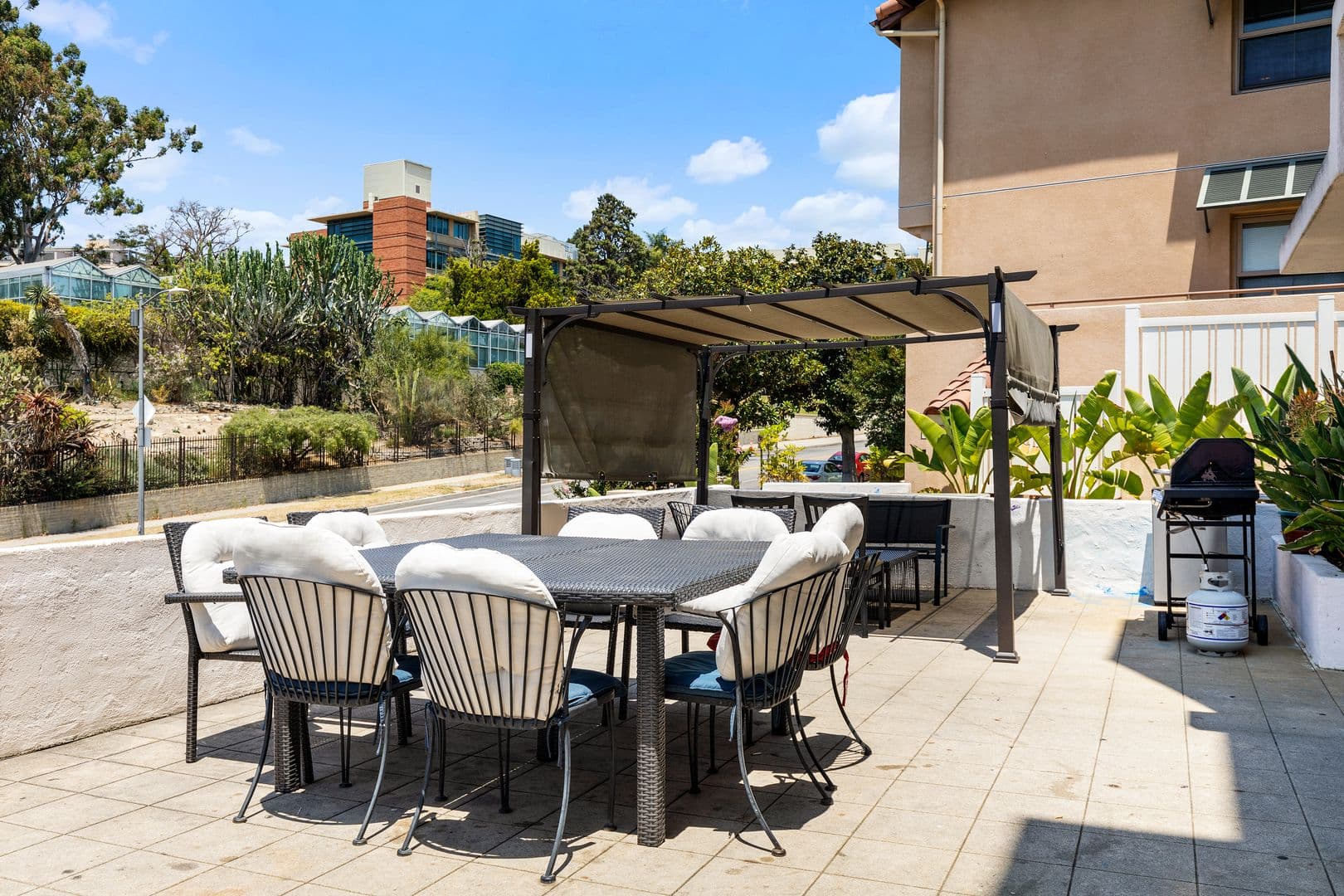Los Angeles Apartment: 832 Hilgard Ave