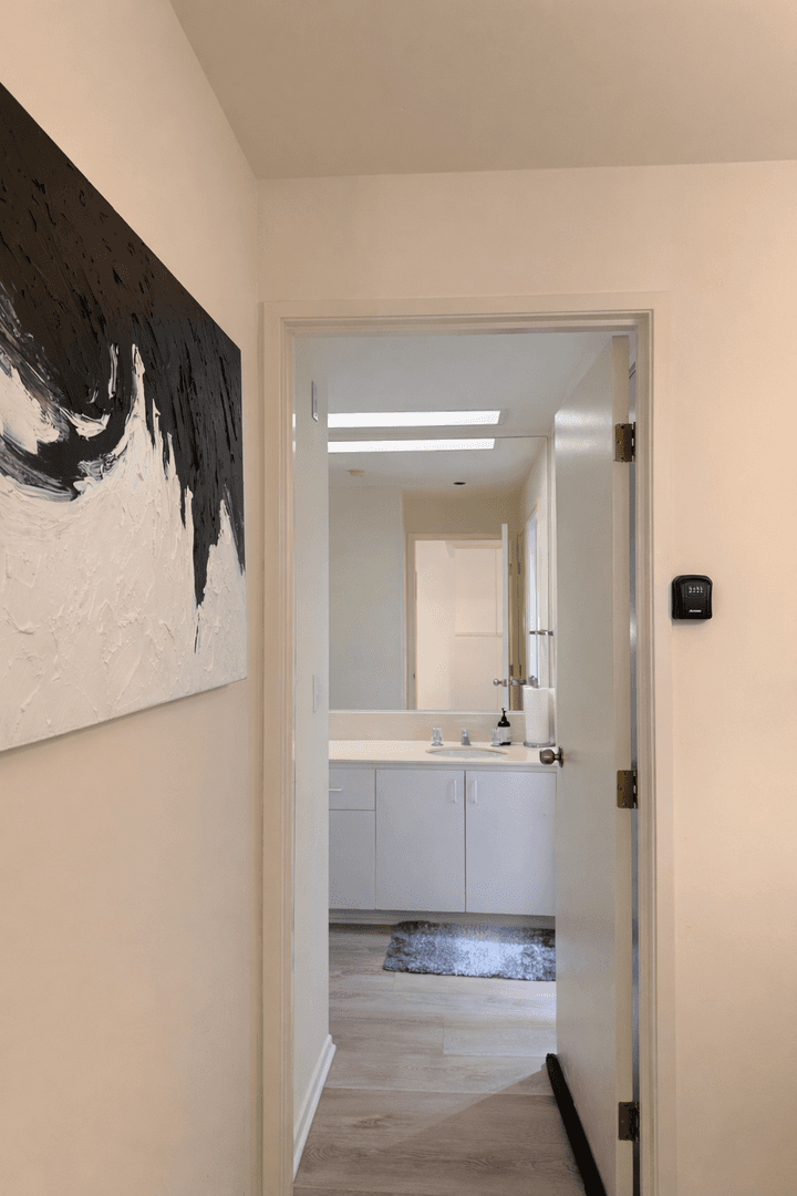 Los Angeles Apartment: 10600 Wilshire 308