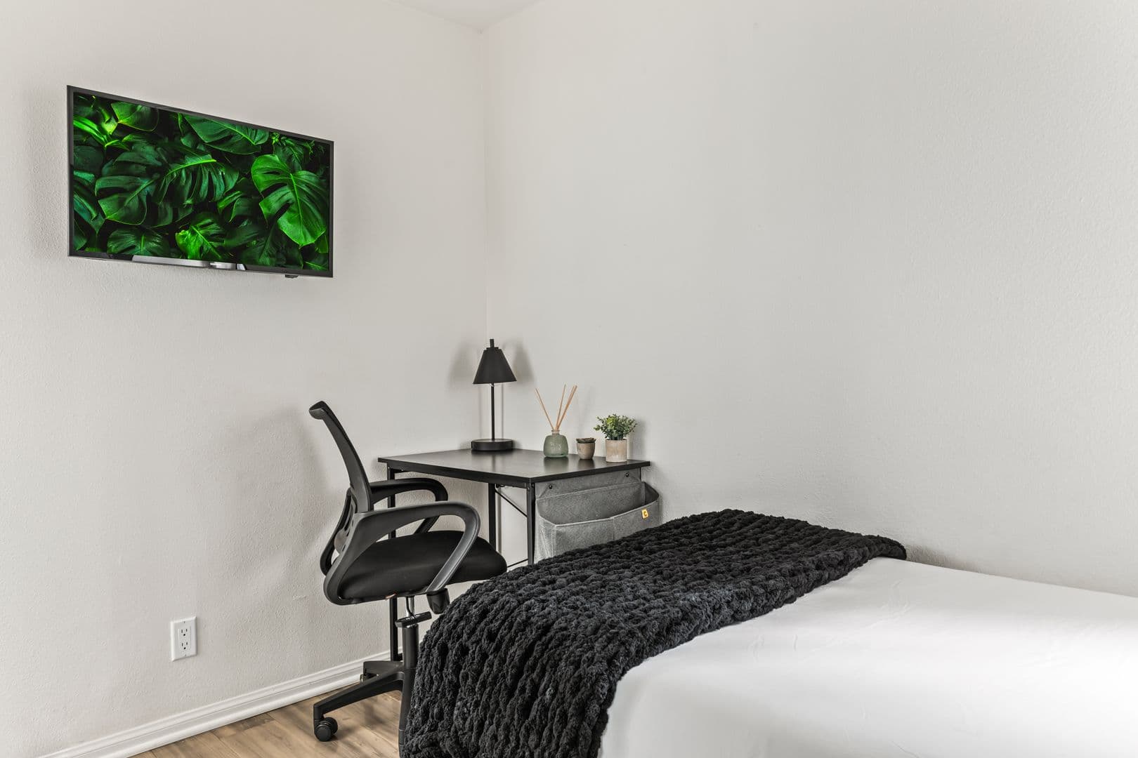 Los Angeles Apartment: 1823 Pelham 8