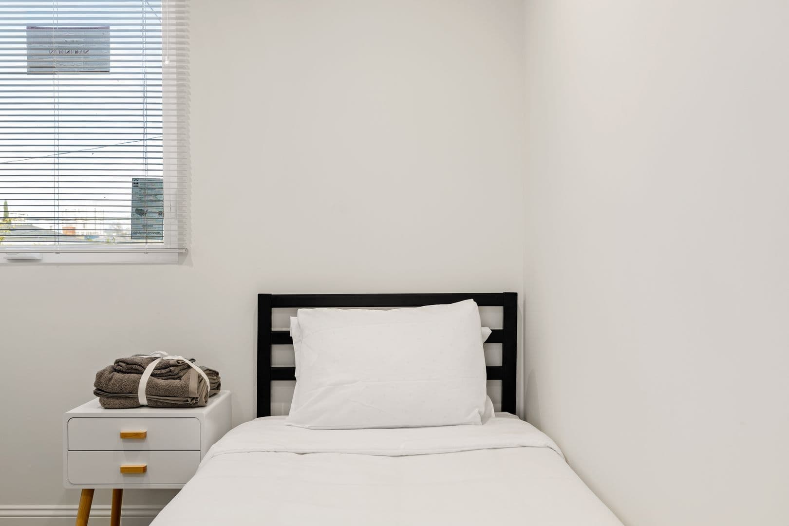 Los Angeles Apartment: 1740 Kelton Ave, Los Angeles, CA 90024