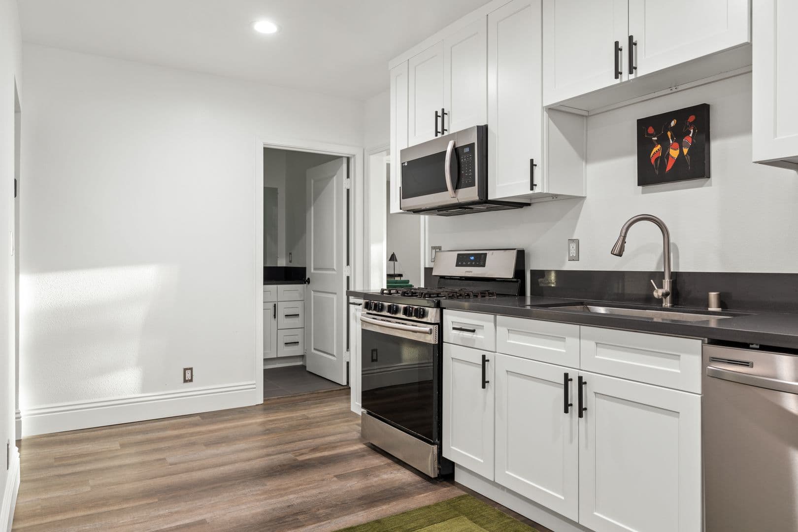 Los Angeles Apartment: 1517 Selby Ave
