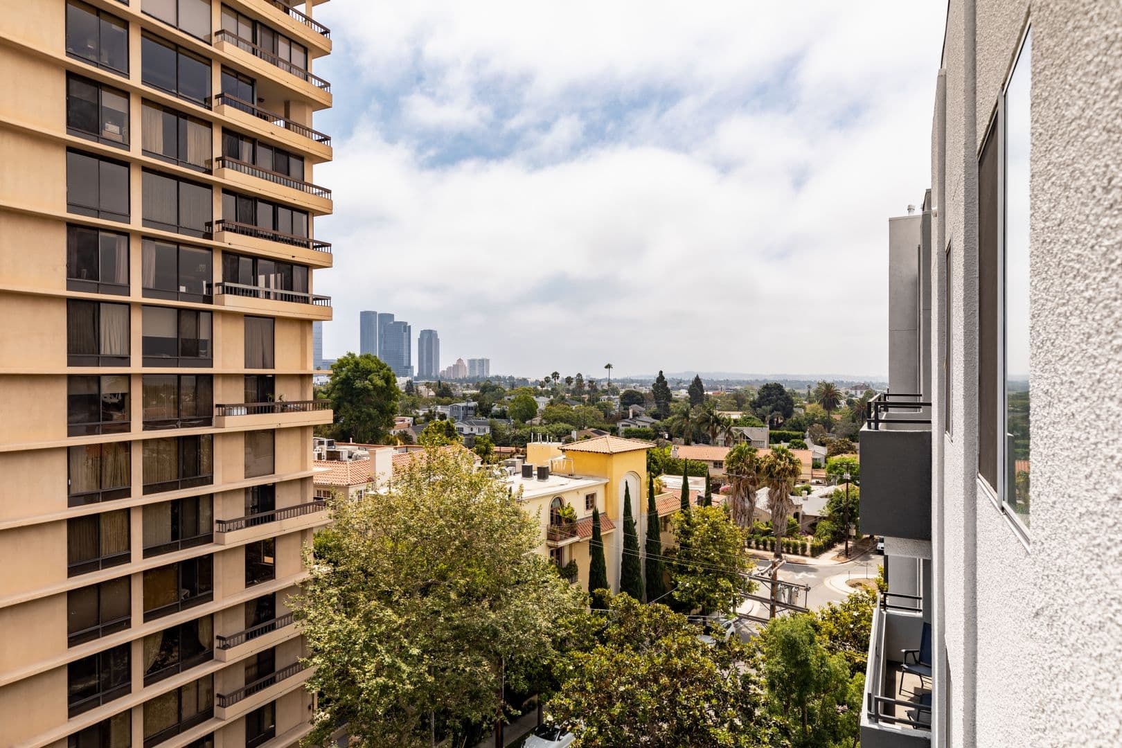 Los Angeles Apartment: 10600 Wilshire 611