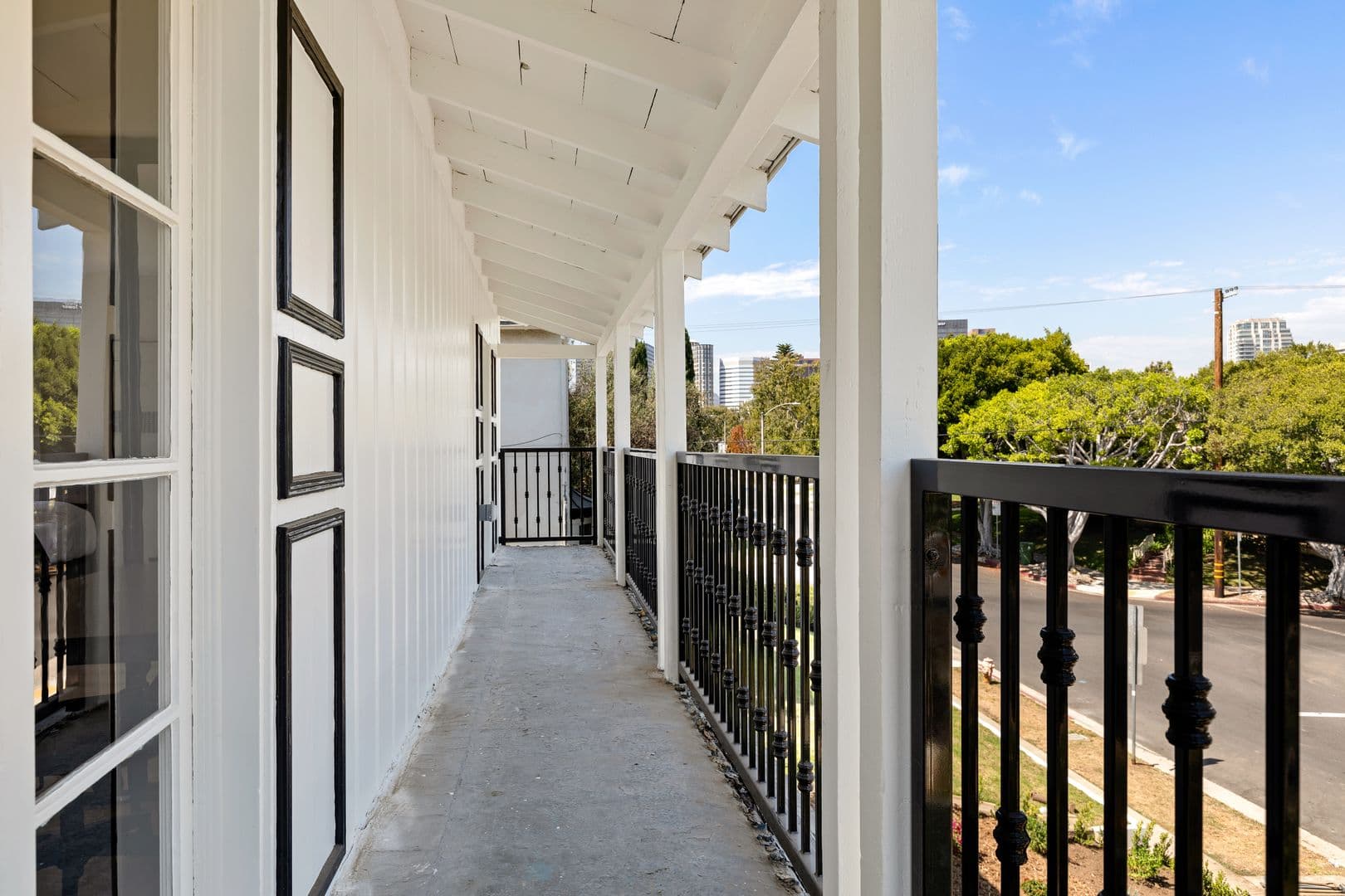 Los Angeles Apartment: 1709 Kelton Ave