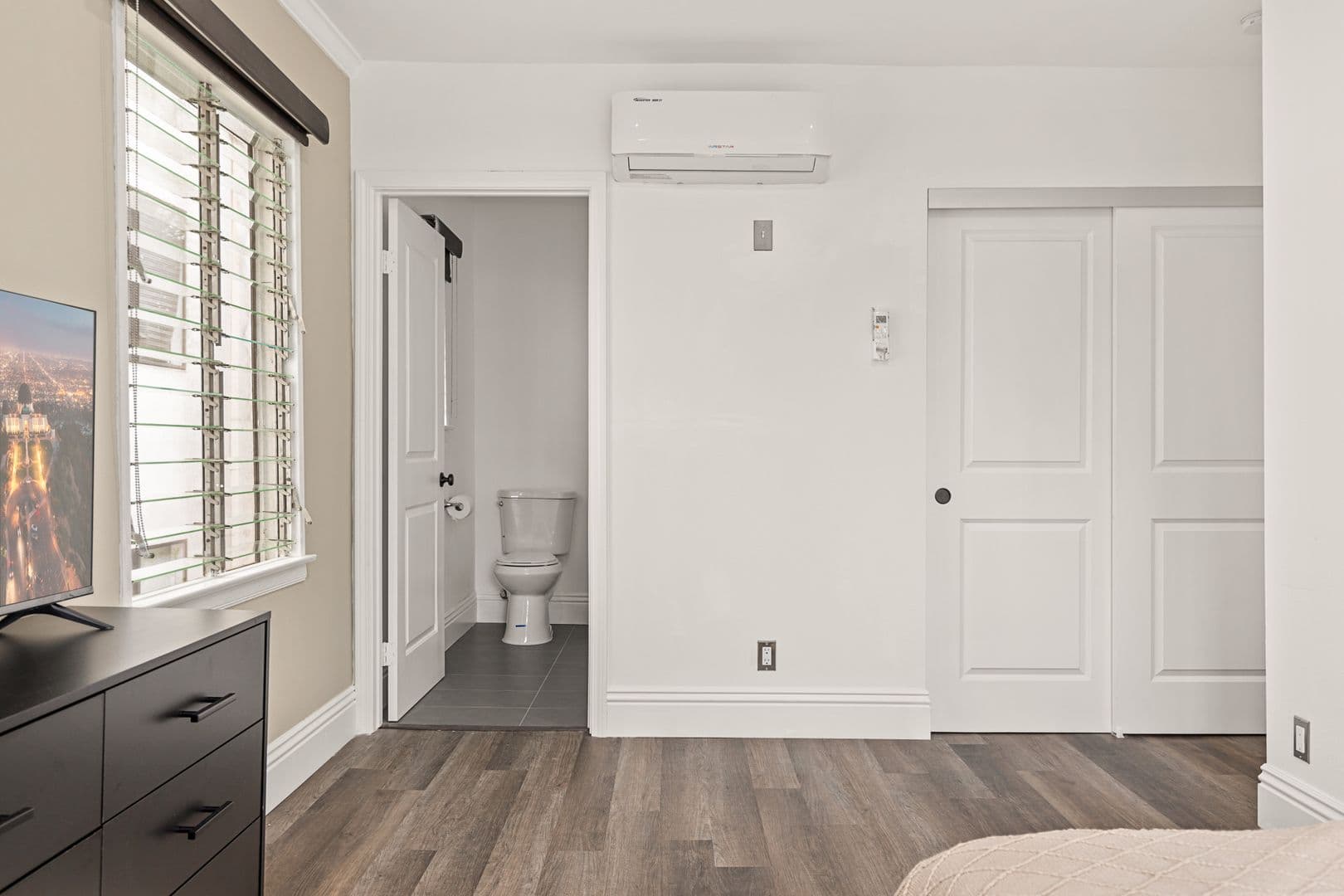 Los Angeles Apartment: 1515 Selby Ave