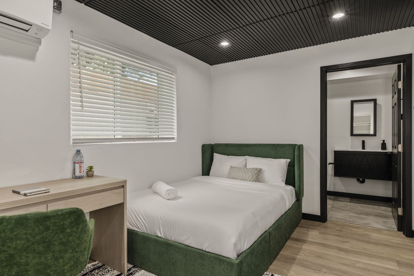 Los Angeles Apartment: 10773 Ashton - Single Room
