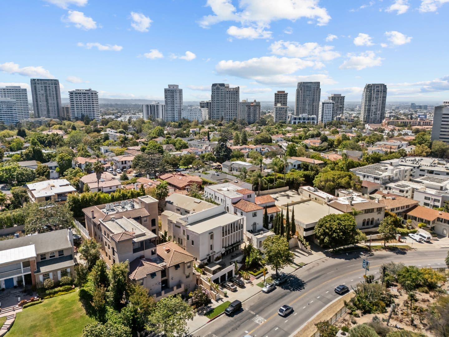 Los Angeles Apartment: 838 Hilgard Ave