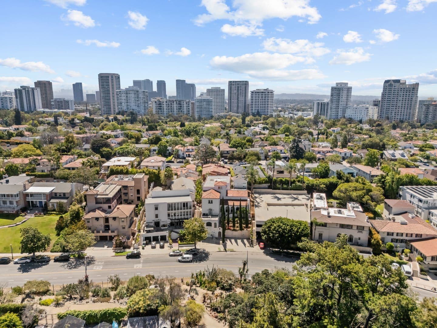 Los Angeles Apartment: 838 Hilgard Ave