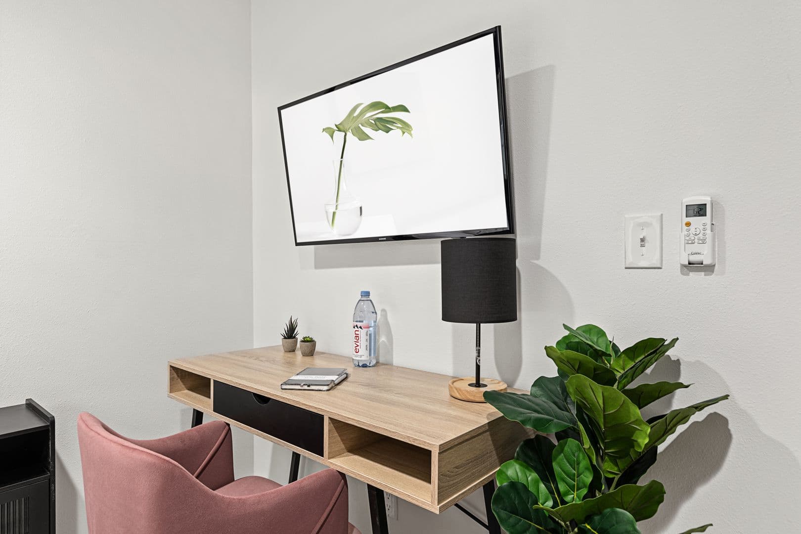 Los Angeles Apartment: 10777 Ashton