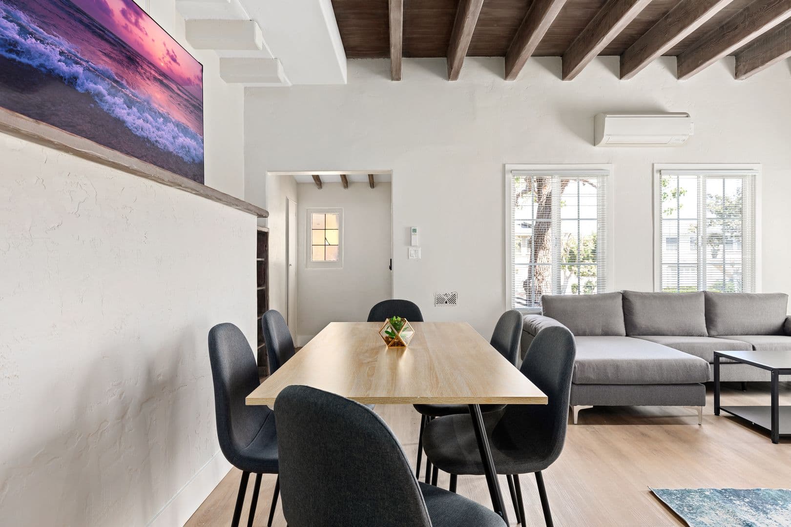 Los Angeles Apartment: 1709 Kelton Ave