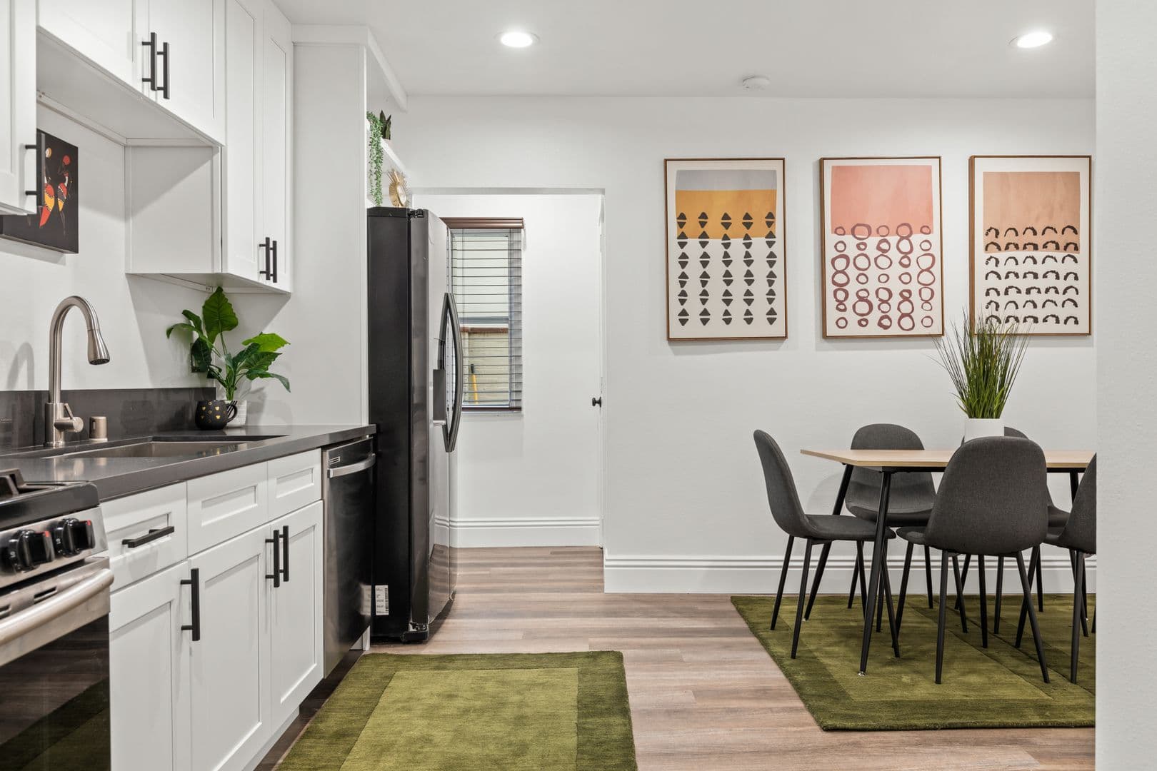 Los Angeles Apartment: 1517 Selby Ave