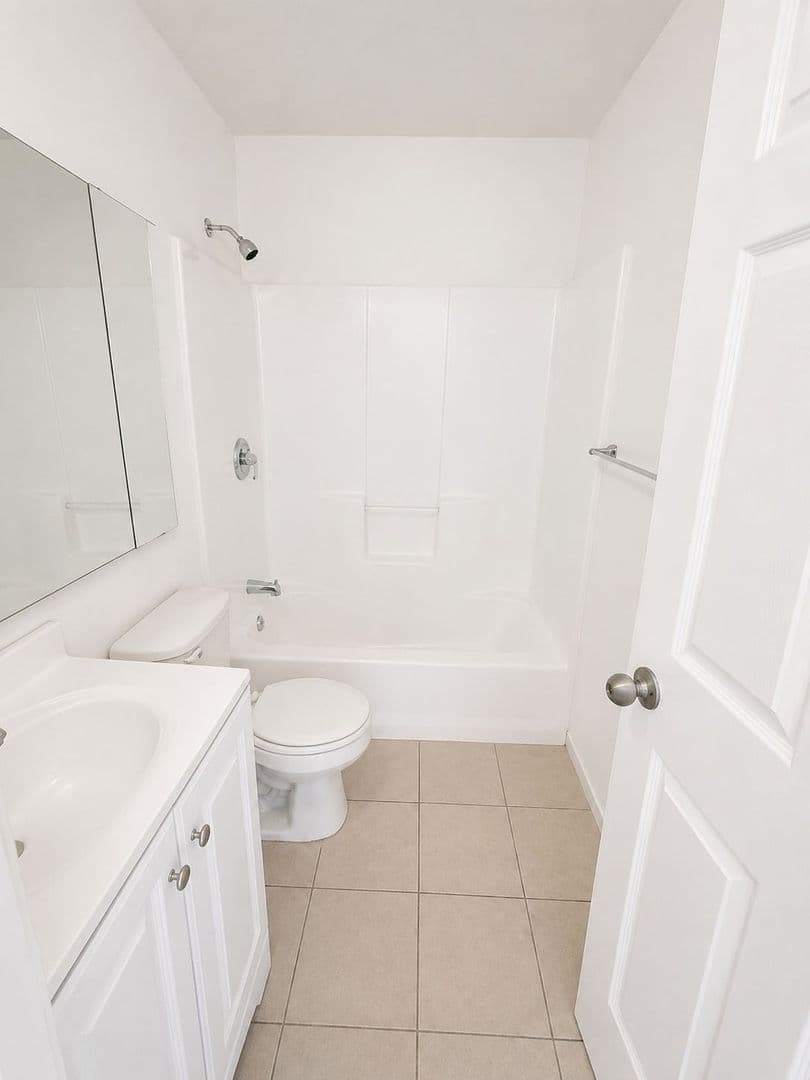 Los Angeles Apartment: 1823 Pelham 3
