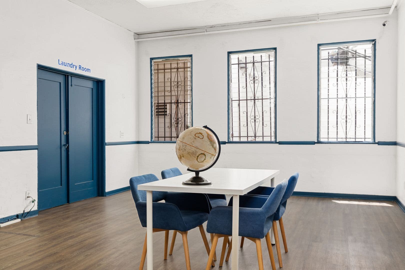 Los Angeles Apartment: 840 Hilgard Ave