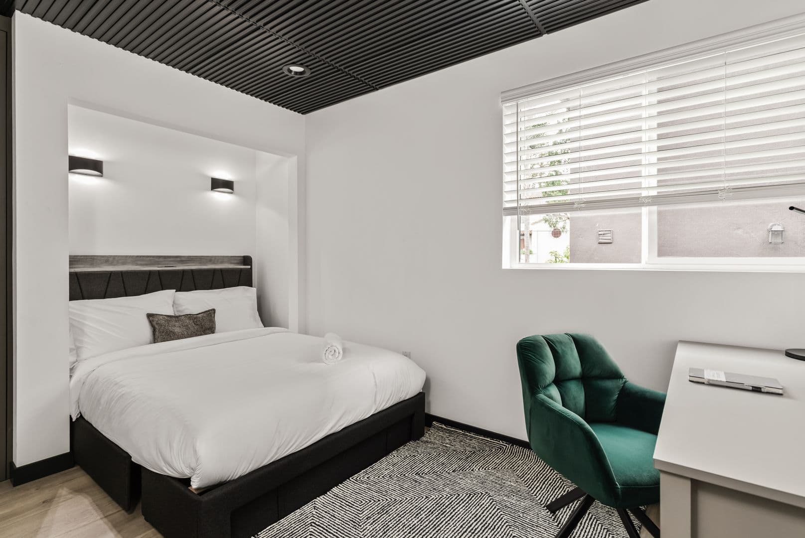 Los Angeles Apartment: 842 Hilgard Ave
