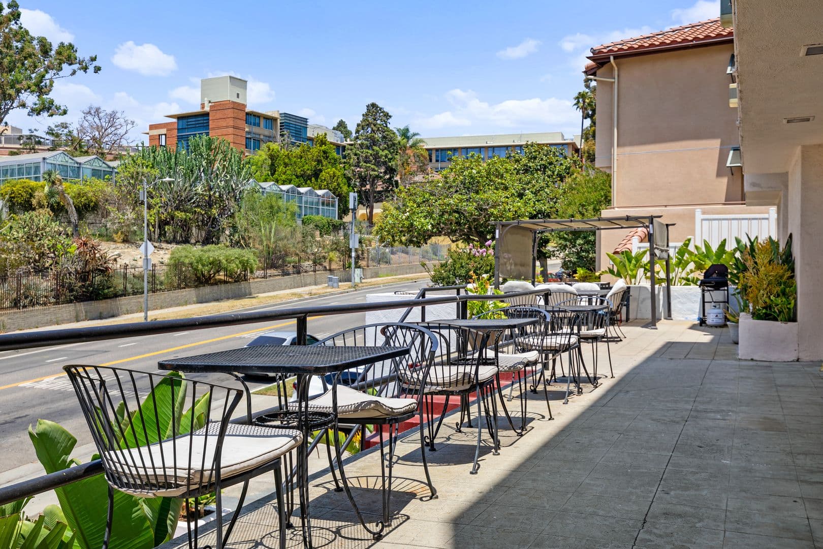 Los Angeles Apartment: 832 Hilgard Ave