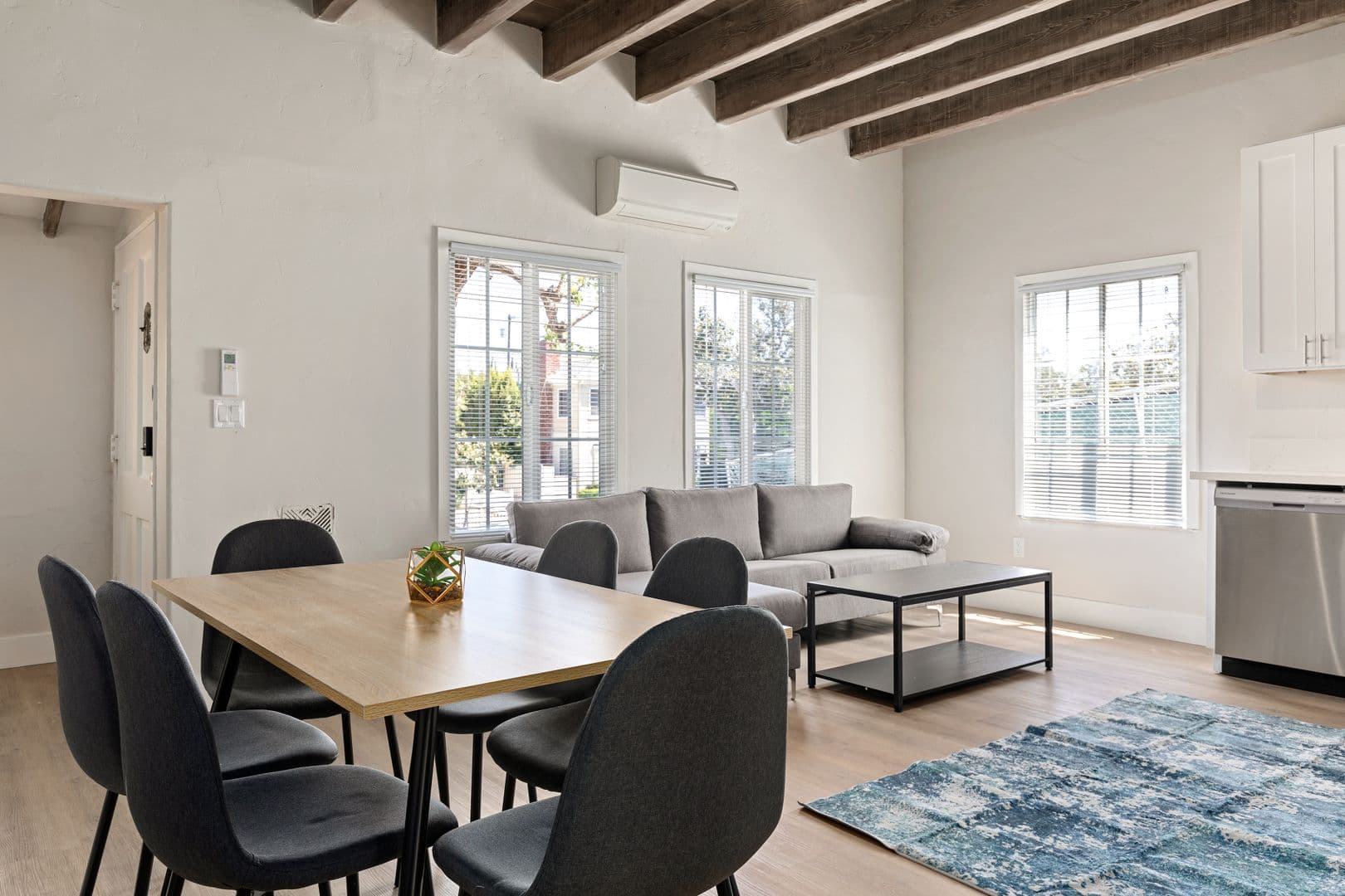 Los Angeles Apartment: 1709 Kelton Ave