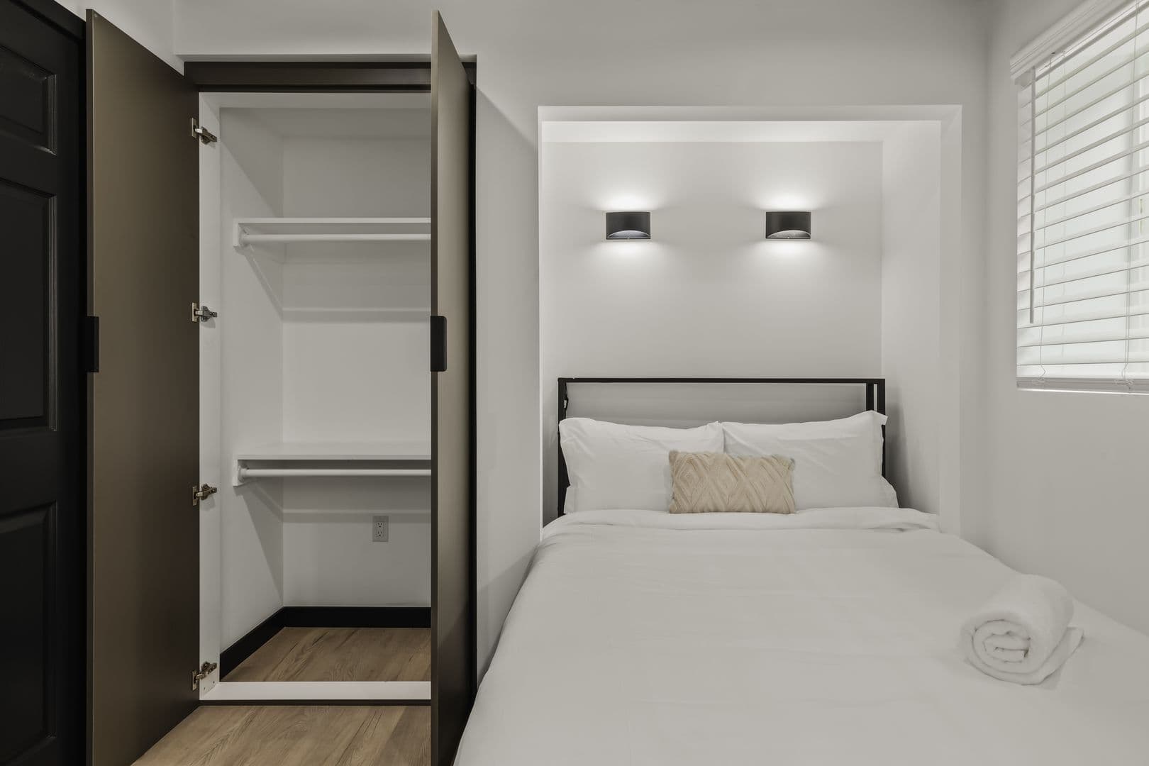 Los Angeles Apartment: 842 Hilgard Ave