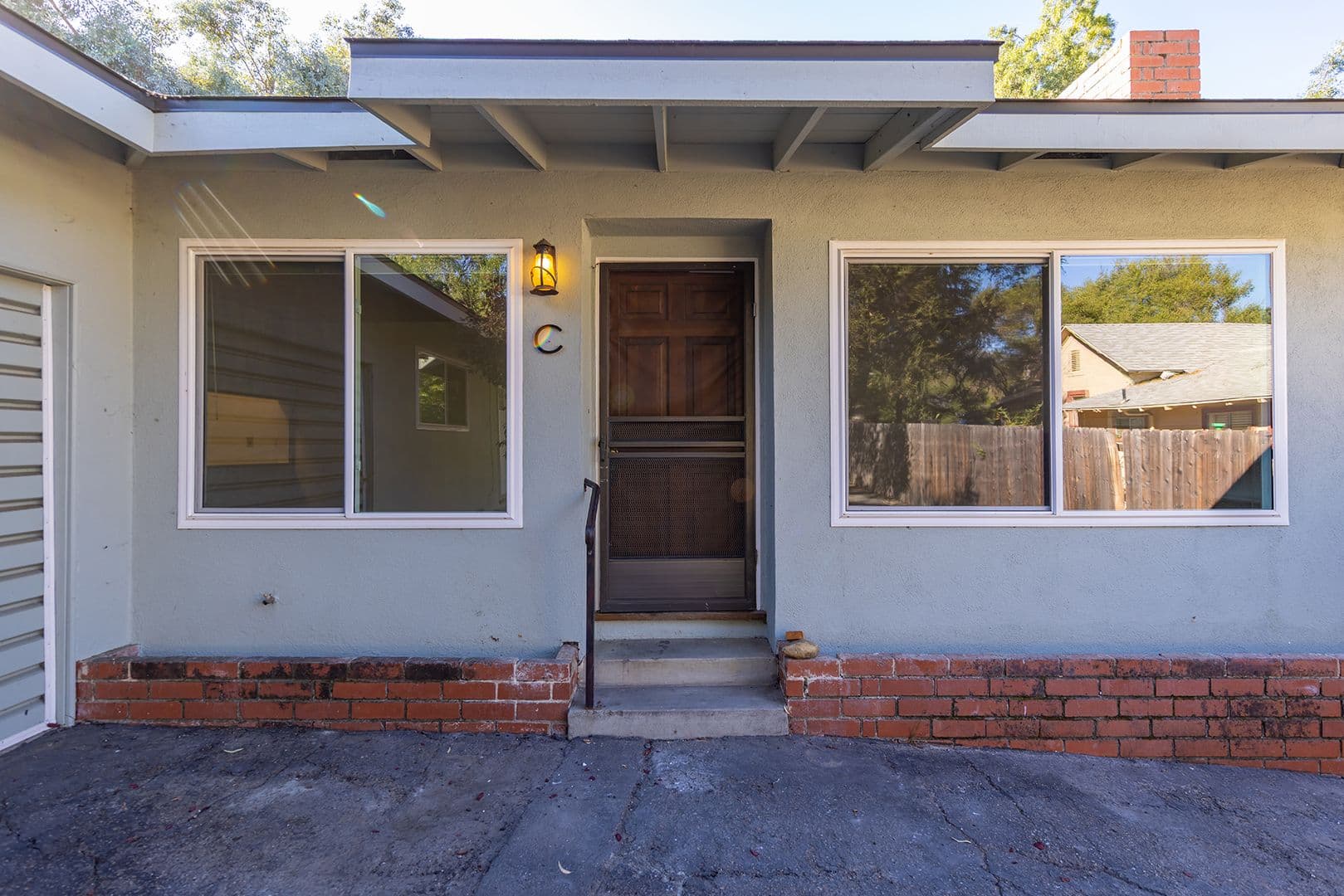 Ojai Apartment: 305 W Aliso St