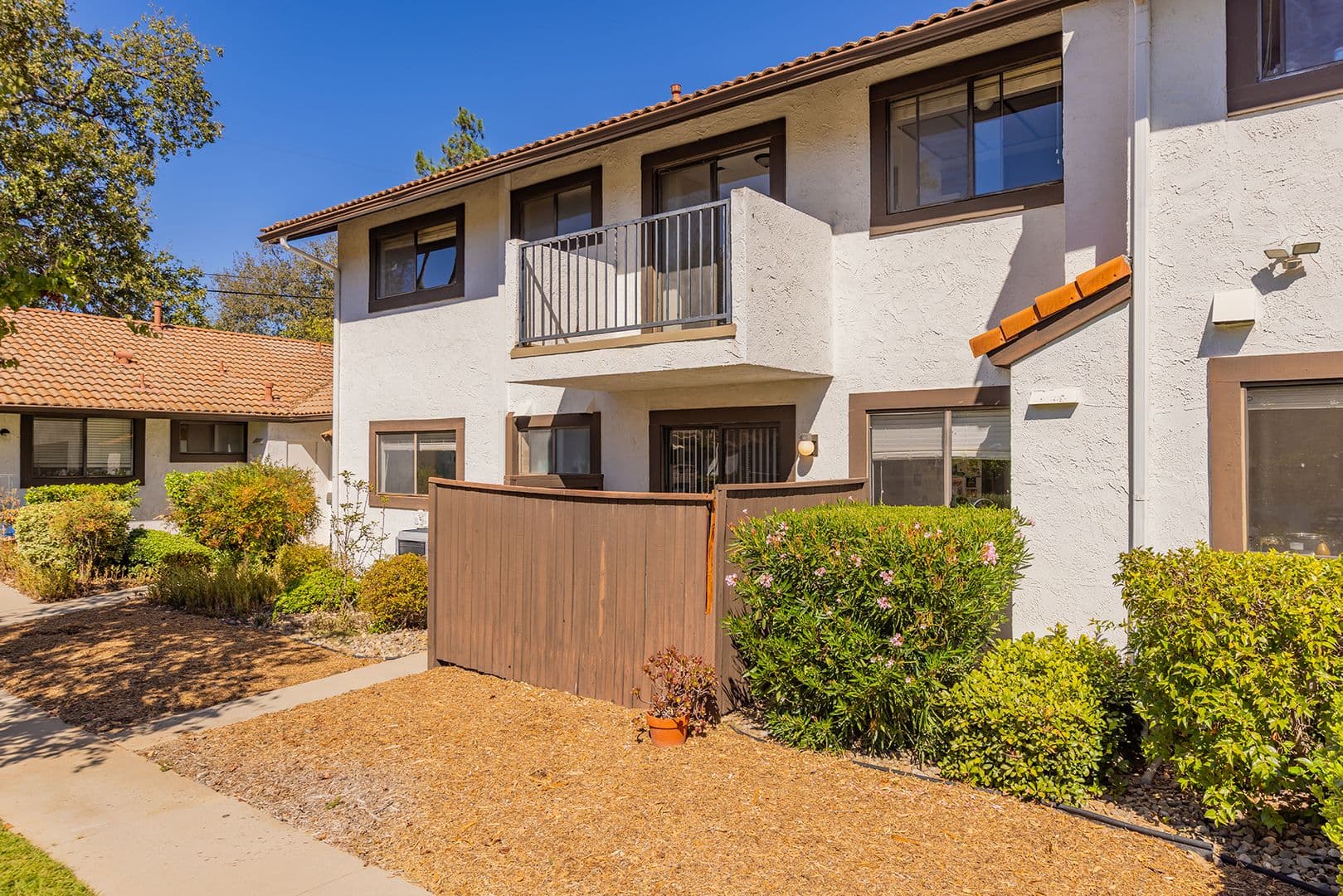 Ojai Apartment: 107 W Oak street