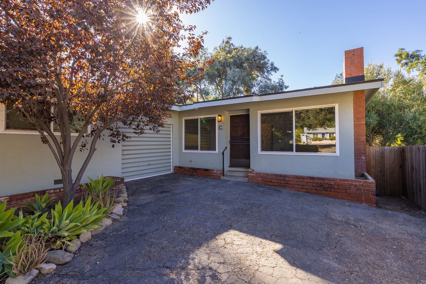 Ojai Apartment: 305 W Aliso St