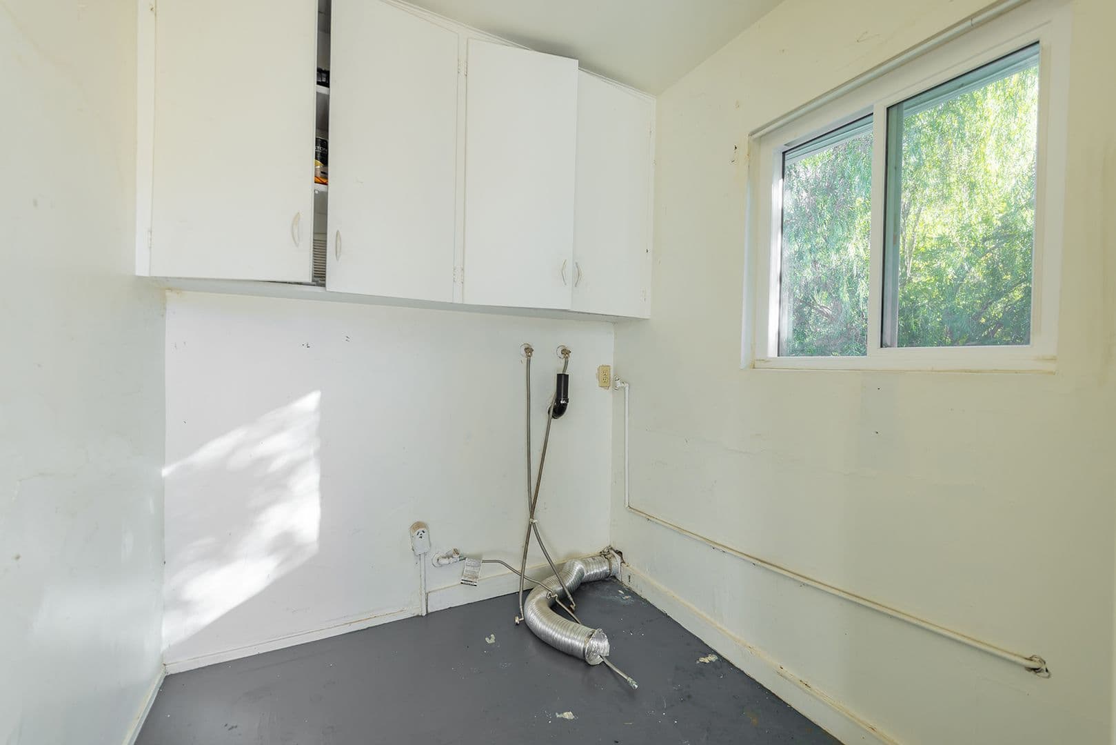 Ojai Apartment: 305 W Aliso St