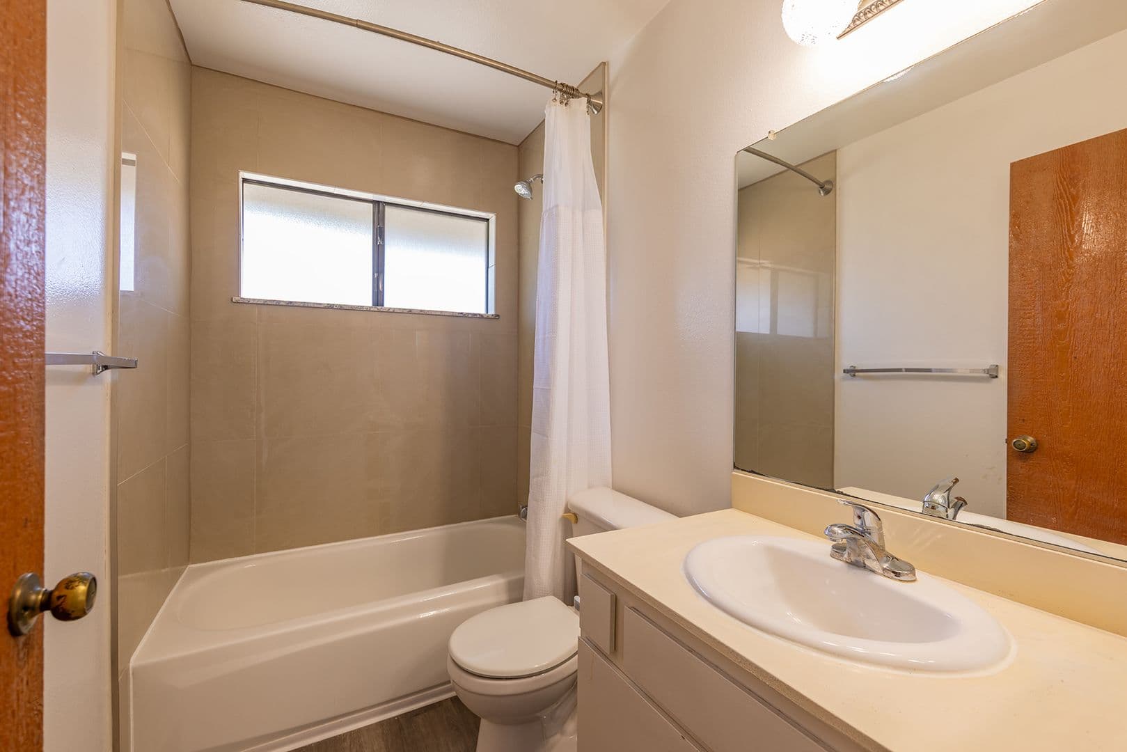 Ojai Apartment: 107 W Oak street