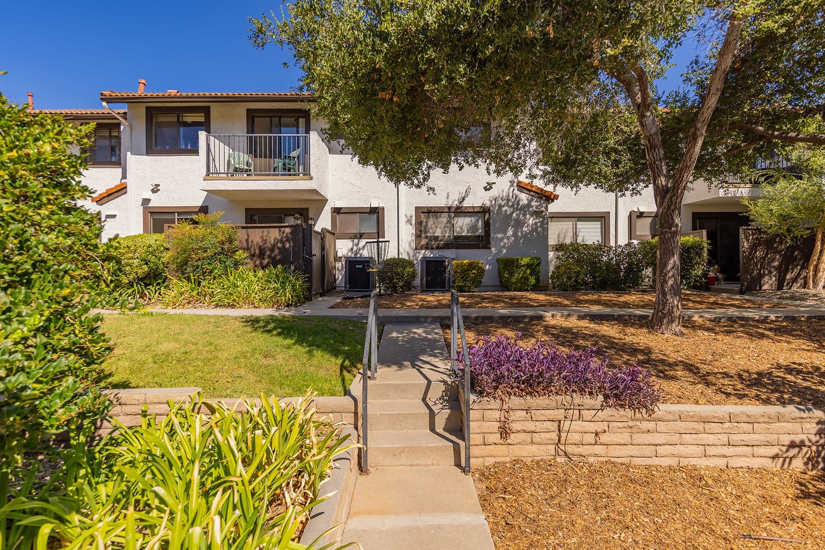 Ojai Apartment: 107 W Oak street