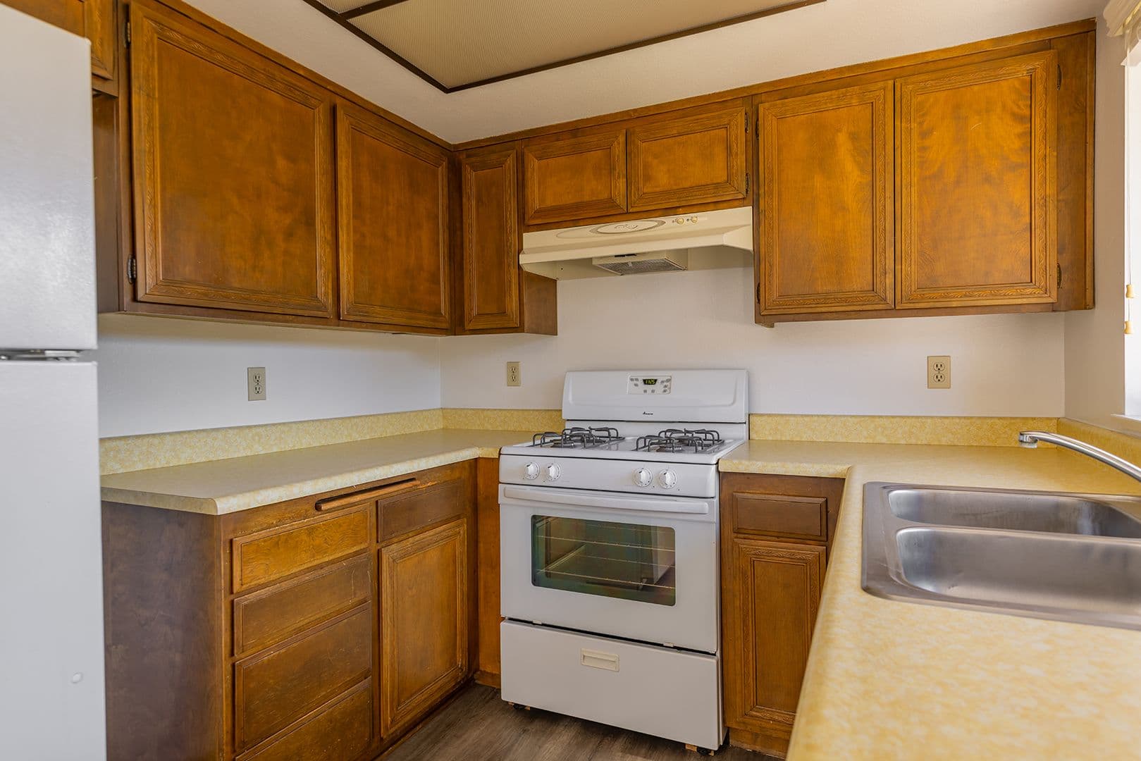 Ojai Apartment: 107 W Oak street