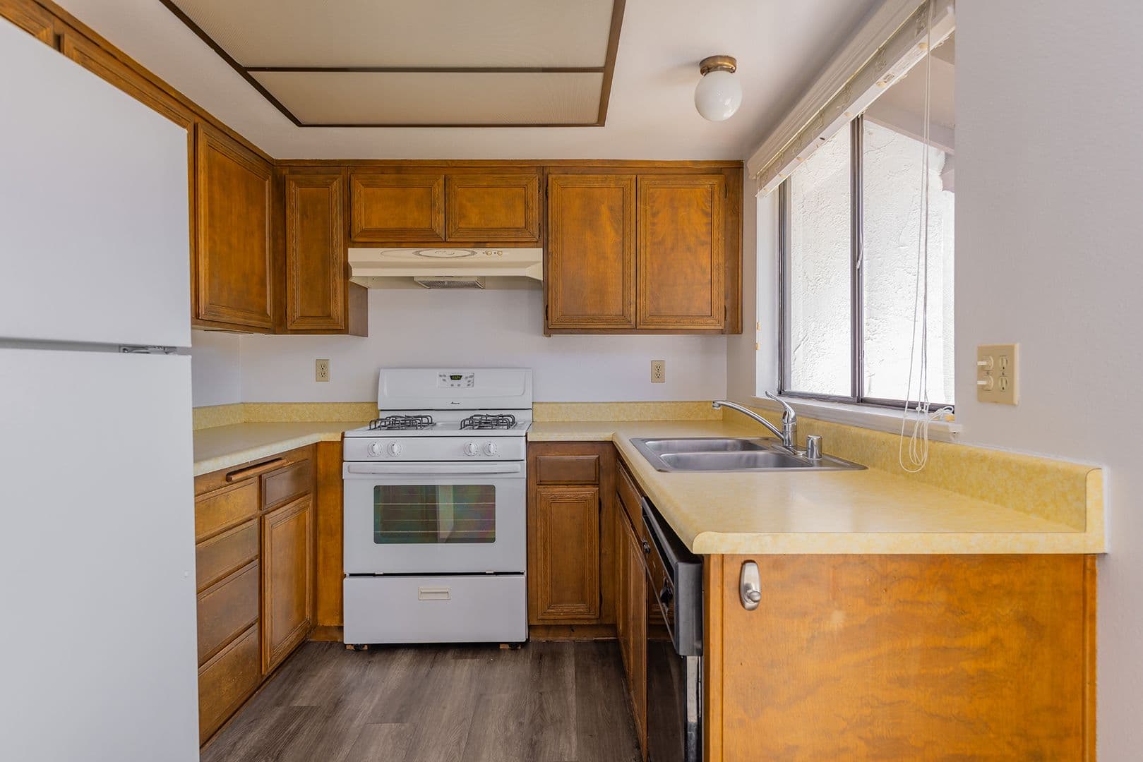Ojai Apartment: 107 W Oak street