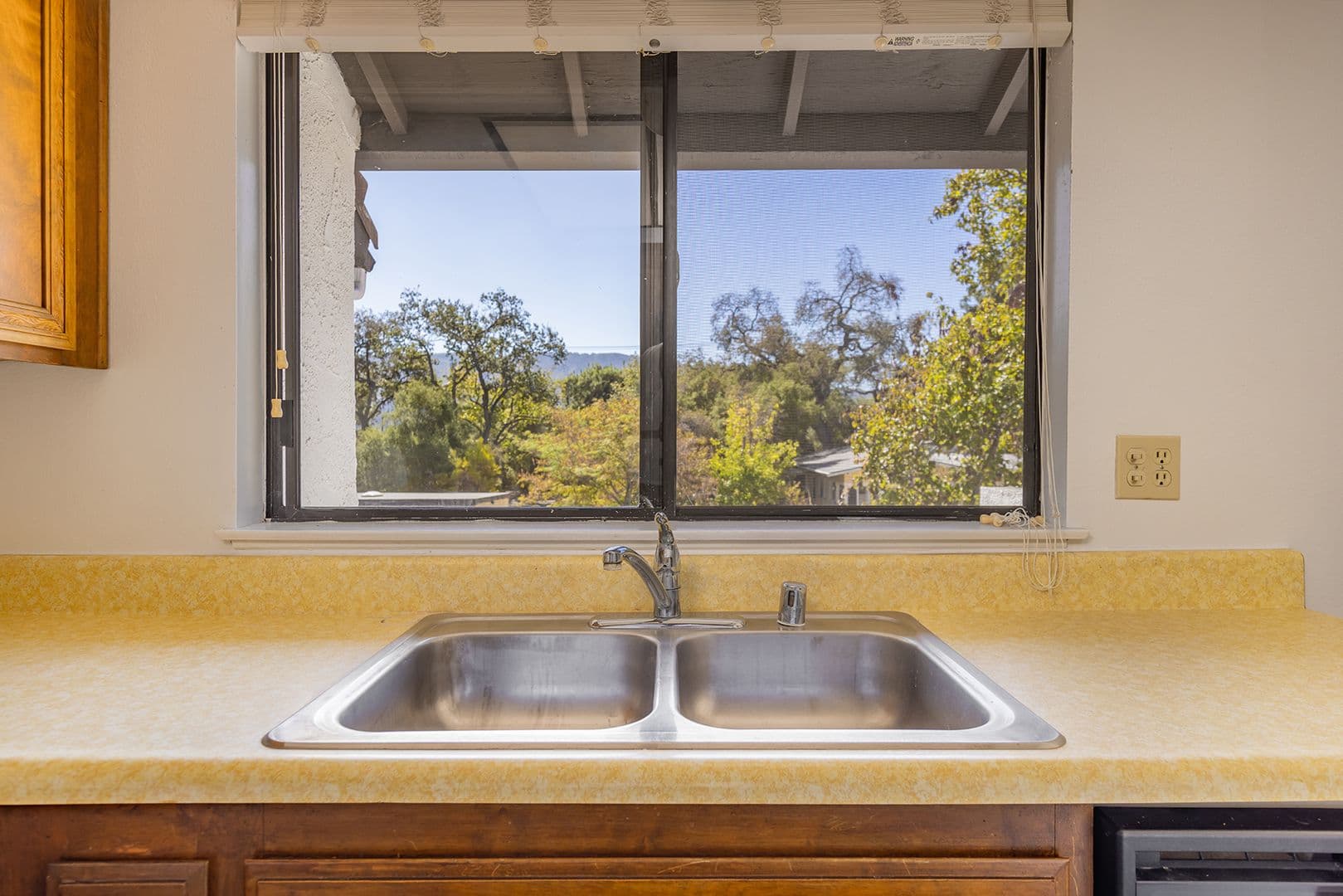 Ojai Apartment: 107 W Oak street