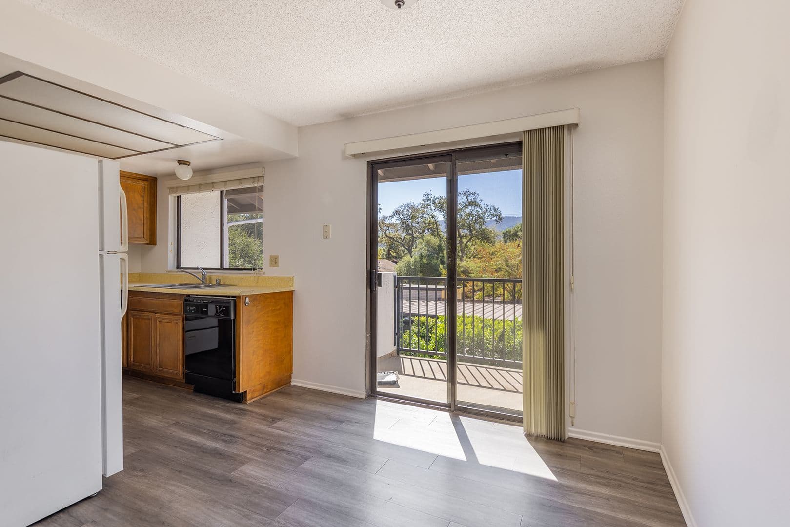 Ojai Apartment: 107 W Oak street