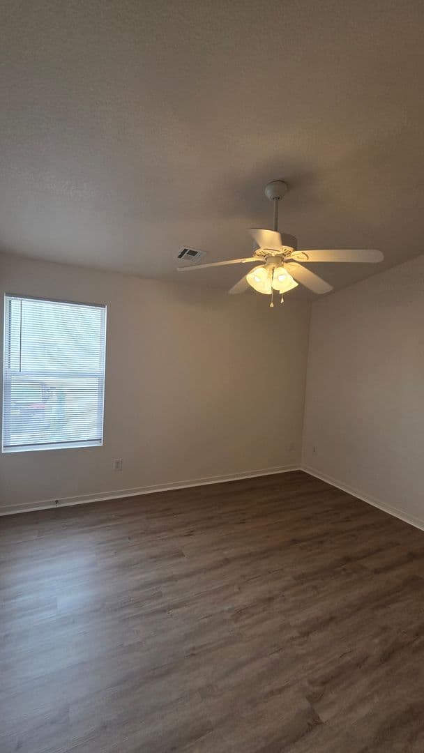 KANSAS CITY Apartment: 1321A NE 39th St.