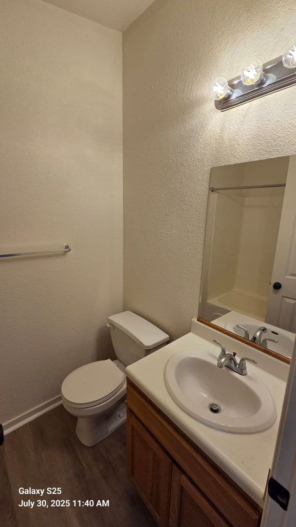 KANSAS CITY Apartment: 1321A NE 39th St.