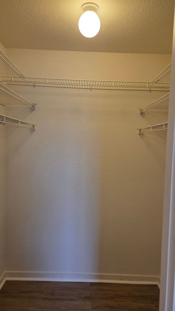 KANSAS CITY Apartment: 1321A NE 39th St.