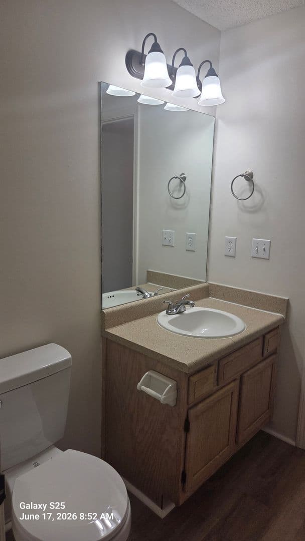 Kansas City Apartment: 1321A NE 39th St.
