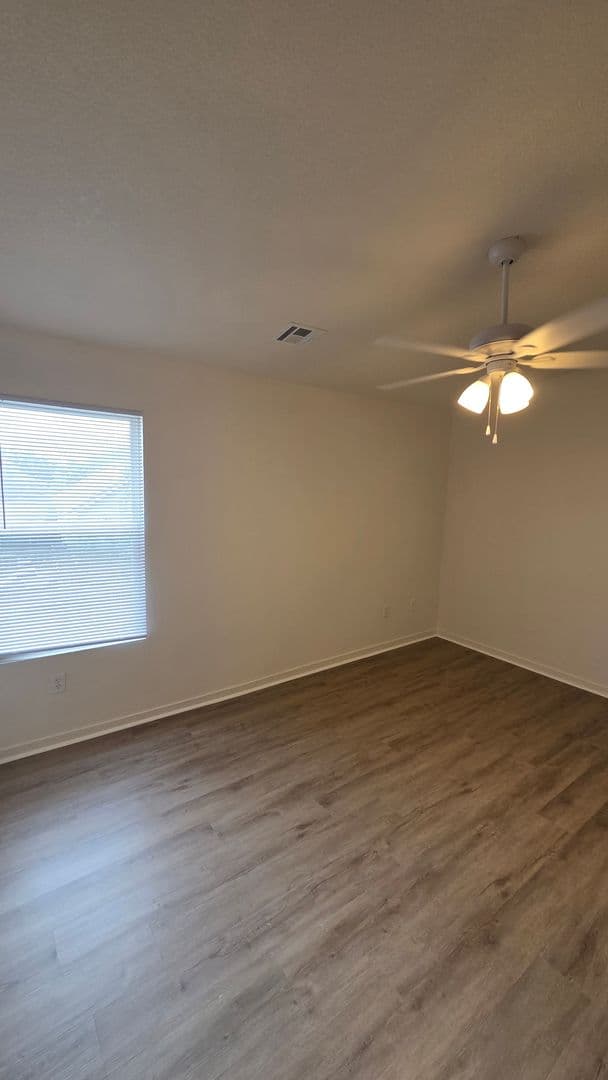 KANSAS CITY Apartment: 1321A NE 39th St.