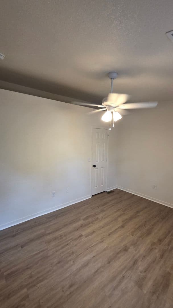 KANSAS CITY Apartment: 1321A NE 39th St.
