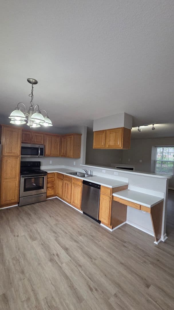 KANSAS CITY Apartment: 1321A NE 39th St.